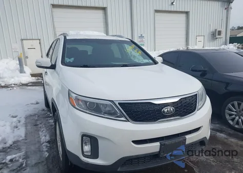 2015 Kia Sorento Lx z USA, uszkodzony, nr VIN 5XYKTDA67FG651316